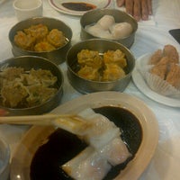 Photo taken at Golden Palace Restaurant by Thanh V. on 4/7/2012
