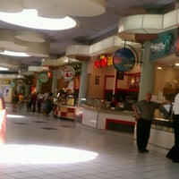 11/10/2011 tarihinde Trevor G.ziyaretçi tarafından Westland Mall'de çekilen fotoğraf