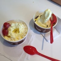 Photo taken at Red Mango by Alex G. on 8/18/2012