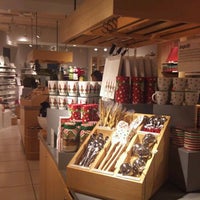Photo taken at Crate &amp;amp; Barrel by Tac S. on 10/30/2011