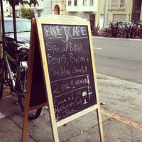 Foto tirada no(a) Blue Jay Cafe por Delyn S. em 10/16/2011