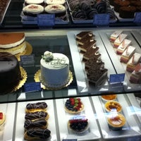 Foto tirada no(a) Eli&amp;#39;s Cheesecake Company por Prince JM em 2/29/2012