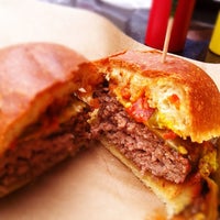 Снимок сделан в Soho Burger Bar пользователем Joe D. 4/16/2012
