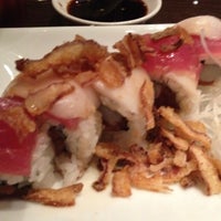 Foto tirada no(a) Toro Sushi Bar Lounge por Laura R. em 8/15/2012