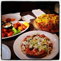 Снимок сделан в Santora&amp;#39;s Pizza, Pub, and Grill пользователем Scot C @. 4/15/2012