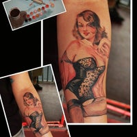 Foto tomada en Fine Ink Studios Tattoos  por Melissa B. el 3/18/2012