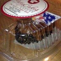 6/24/2012 tarihinde Melissa R.ziyaretçi tarafından Patty Cakes Bakery'de çekilen fotoğraf