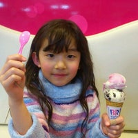 Photo taken at サーティワン アイスクリーム 碑文谷ダイエー店 by Sakie O. on 2/11/2012