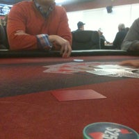 รูปภาพถ่ายที่ Final Table Poker Club โดย Michael P. เมื่อ 4/1/2012