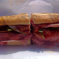 2/20/2012にJustin O.がGraham Avenue Meats and Deliで撮った写真