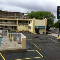 รูปภาพถ่ายที่ Quality Inn โดย Tom V. เมื่อ 4/23/2012