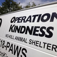 รูปภาพถ่ายที่ Operation Kindness โดย Patrizio เมื่อ 9/9/2012