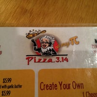 รูปภาพถ่ายที่ Pizza 3.14 โดย Matthew B. เมื่อ 8/18/2012