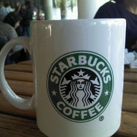 4/18/2012 tarihinde Rafa L.ziyaretçi tarafından Starbucks'de çekilen fotoğraf