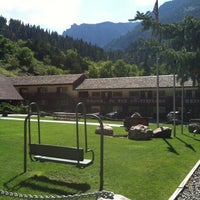 peaks lodge twin western springs ouray