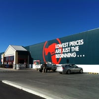 Photo taken at Bunnings Warehouse by Danny A. on 8/6/2012