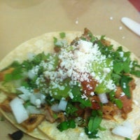 3/31/2012 tarihinde Terri M.ziyaretçi tarafından High Tech Burrito'de çekilen fotoğraf