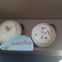 รูปภาพถ่ายที่ Fraîche Cupcakery โดย Kierra เมื่อ 3/27/2012