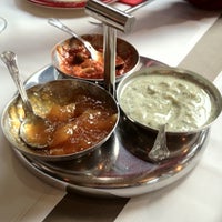 รูปภาพถ่ายที่ Taste of India โดย Dominic S. เมื่อ 4/13/2012