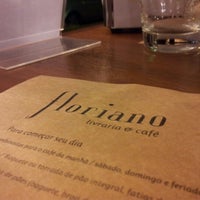 7/21/2012 tarihinde Danny O.ziyaretçi tarafından Floriano | Livraria &amp; Café'de çekilen fotoğraf