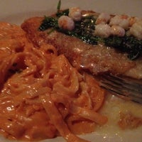 Снимок сделан в Carlo&#39;s Copa Room Italian Restaurant/Catering and Sunday Brunch пользователем Kaitlin N. 4/22/2012