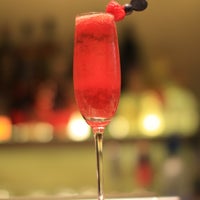 Снимок сделан в Flutes Champagne &amp;amp; Cocktail Bar пользователем Dolly K. 7/12/2012