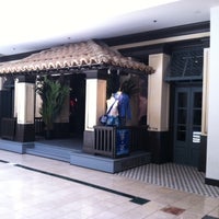 hollister valley plaza