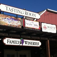 Foto diambil di Family Wineries Dry Creek Tasting Room oleh Errol R. pada 10/7/2012