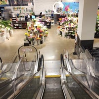 Photo taken at Mariano&amp;#39;s Fresh Market by Christopher V. on 1/18/2023