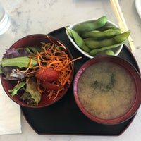Foto tomada en Summer Fish &amp;amp; Rice Sushi  por Dru B. el 10/19/2018