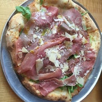 Снимок сделан в Pummarola Pastificio Pizzeria пользователем Nury T. 8/8/2015