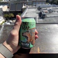 Foto scattata a The Rooftop Bar at Vendue da Mark L. il 4/29/2022