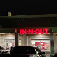 Photo taken at In-N-Out Burger by Jeremy on 12/22/2022