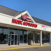 Photo taken at Music Go Round Roseville, MN by Jeremy on 5/17/2021