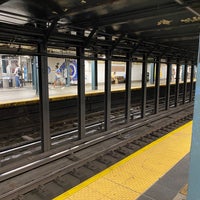 Photo taken at MTA Subway - 86th St (4/5/6) by Jeremy on 7/6/2022