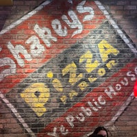 Снимок сделан в Shakey&amp;#39;s Pizza Parlor пользователем Jeremy 2/23/2023