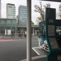 Photo taken at 川崎駅東口バスターミナル 海島 (南のりば) by Nao on 3/30/2019