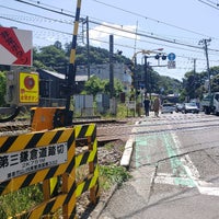 Photo taken at 第三鎌倉道踏切 by Nao on 5/28/2022