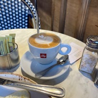 4/8/2022 tarihinde Rene d.ziyaretçi tarafından Crema Gourmet Espresso Bar'de çekilen fotoğraf