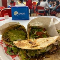 Foto diambil di Tacos El Bronco oleh HElio A. pada 10/17/2021