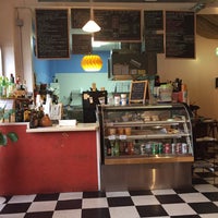 Foto tomada en La Mancha Coffeehouse  por Brandon G. el 9/30/2016