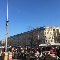 Photo taken at Flohmarkt am Rathaus Schöneberg by Gosia on 1/29/2017