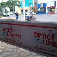 รูปภาพถ่ายที่ Óptica Lunettes โดย Diego C. เมื่อ 2/6/2013