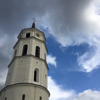 8/27/2018 tarihinde Skirmantas J.ziyaretçi tarafından Katedros aikštė | Cathedral Square'de çekilen fotoğraf