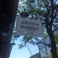 8/21/2015にLara Z.がGrand Ferry Tavernで撮った写真