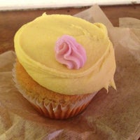 Foto tomada en Erin McKenna's Bakery por Lara Z. el 7/29/2013