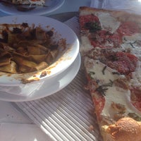 Foto diambil di MamaDellas N.Y. City Pizzeria oleh Katina H. pada 6/30/2014