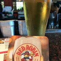 Photo taken at Red Robin Gourmet Burgers and Brews by Ratchet on 5/4/2019
