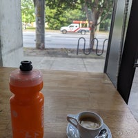 6/26/2023 tarihinde Loisaida Sam S.ziyaretçi tarafından Condesa Coffee'de çekilen fotoğraf