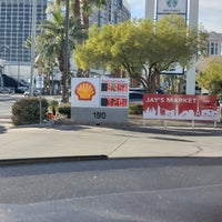 Photo taken at Shell by Nitro G. on 12/22/2018